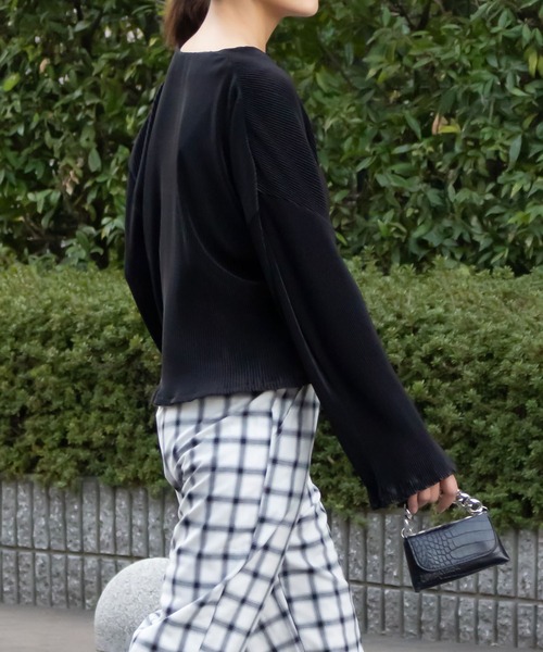 me+em select(ミームセレクト)の「カーブスリーブプリーツカーディガン(カーディガン/ボレロ・レディース・ブラック/アイボリー・FREE)」の17枚目の写真