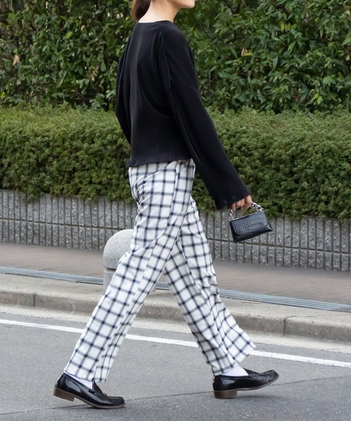 me+em select(ミームセレクト)の「カーブスリーブプリーツカーディガン(カーディガン/ボレロ・レディース・ブラック/アイボリー・FREE)」の15枚目の写真