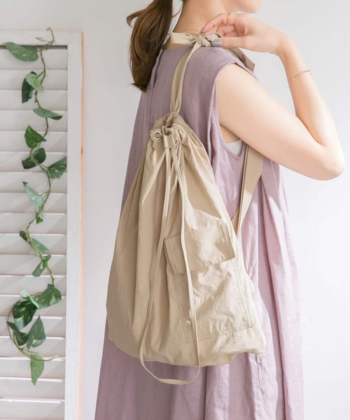 URBAN RESEARCH DOORS（アーバンリサーチドアーズ）の「『WEB限定』ワンハンドルバックパック（バックパック/リュック・レディース・ブラック/ベージュ・ONE）」の5枚目の写真