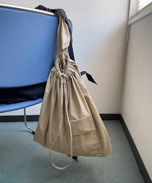URBAN RESEARCH DOORS（アーバンリサーチドアーズ）の「『WEB限定』ワンハンドルバックパック（バックパック/リュック・レディース・ブラック/ベージュ・ONE）」の7枚目の写真