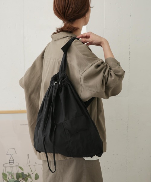 URBAN RESEARCH DOORS（アーバンリサーチドアーズ）の「『WEB限定』ワンハンドルバックパック（バックパック/リュック・レディース・ブラック/ベージュ・ONE）」の18枚目の写真