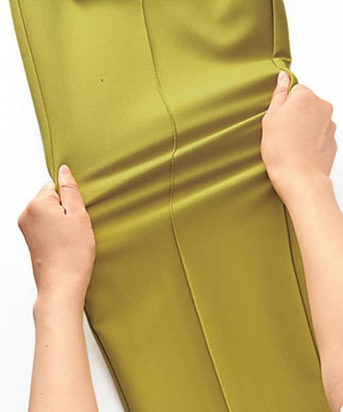 BELLUNA PLUS(ベルーナ)の「冷感ストレッチ美脚タックテーパードパンツ股下58cm(スラックス・レディース・ブラック/ネイビー/ピンク/イエロー/アイボリー・SMALL/MEDIUM/LARGE/X-LARGE)」の20枚目の写真