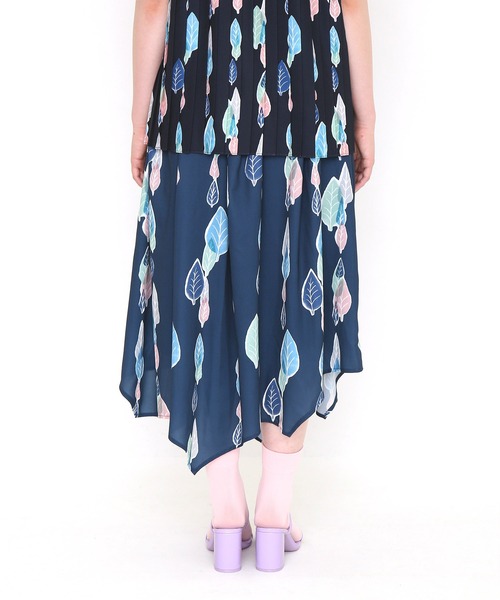 Design Tshirts Store graniph（デザイン　ティーシャツ　ストア　グラニフ）の「ラッシュリーブス｜プリントロングスカート（スカート・レディース・ネイビー・FREE）」の2枚目の写真