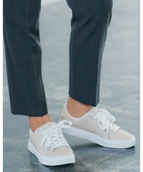 SHOO・LA・RUE(シューラルー)の「◆フェイクレザーシンプルスニーカー(スニーカー・レディース・オフホワイト/ブラック/サンドベージュ/ベージュ系7・25/30/35/40/45)」の14枚目の写真