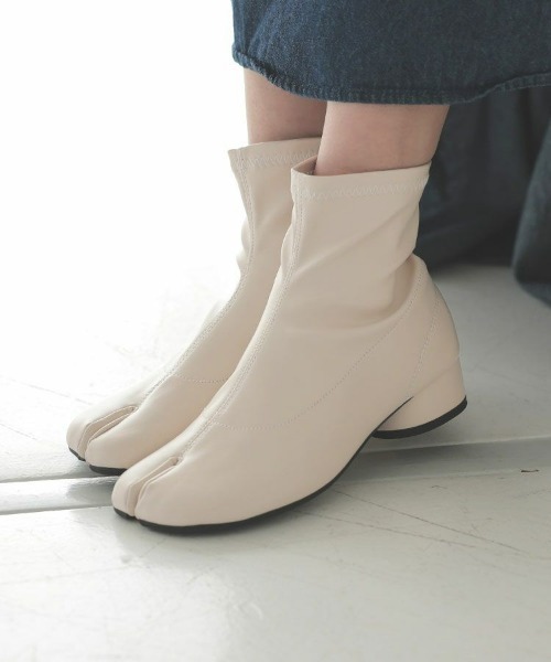 DONOBAN（ドノバン）の「足袋ショートブーツ（ブーツ・レディース・ブラック/ブラウン/アイボリー・24.5cm/22.5cm/23.5cm）」の2枚目の写真