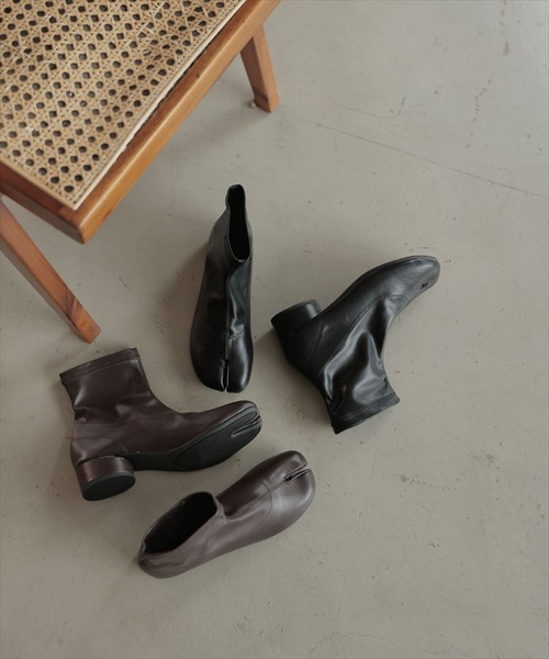 DONOBAN（ドノバン）の「足袋ショートブーツ（ブーツ・レディース・ブラック/ブラウン/アイボリー・24.5cm/22.5cm/23.5cm）」の4枚目の写真