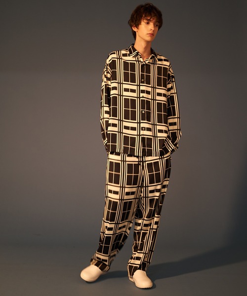 UP START（アップスタート）の「ASSORT PATTERN RELAX PANTS/総柄リラックスパンツ/GRADATION ZEEBRA/GEOMETRIC（その他パンツ・メンズ・ブラック/オフホワイト/ネイビー・LARGE/MEDIUM）」の21枚目の写真