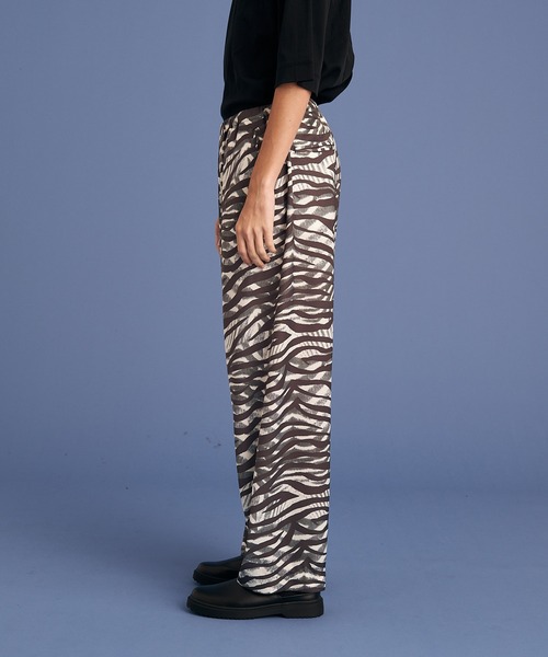 UP START（アップスタート）の「ASSORT PATTERN RELAX PANTS/総柄リラックスパンツ/GRADATION ZEEBRA/GEOMETRIC（その他パンツ・メンズ・ブラック/オフホワイト/ネイビー・LARGE/MEDIUM）」の9枚目の写真