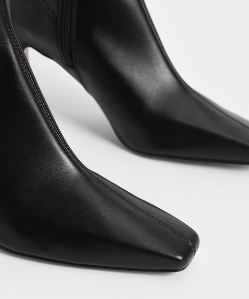 CHARLES & KEITH（チャールズ & キース）の「スカルプチャーヒール アンクルブーツ / Sculptural Heel Ankle Boots（ブーツ・レディース・ブラック/オリーブ・23cm/23.5cm/24.5cm/25cm/25.5cm/22.5cm）」の8枚目の写真