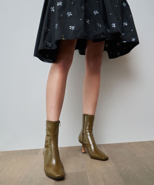 CHARLES & KEITH（チャールズ & キース）の「スカルプチャーヒール アンクルブーツ / Sculptural Heel Ankle Boots（ブーツ・レディース・ブラック/オリーブ・23cm/23.5cm/24.5cm/25cm/25.5cm/22.5cm）」の10枚目の写真