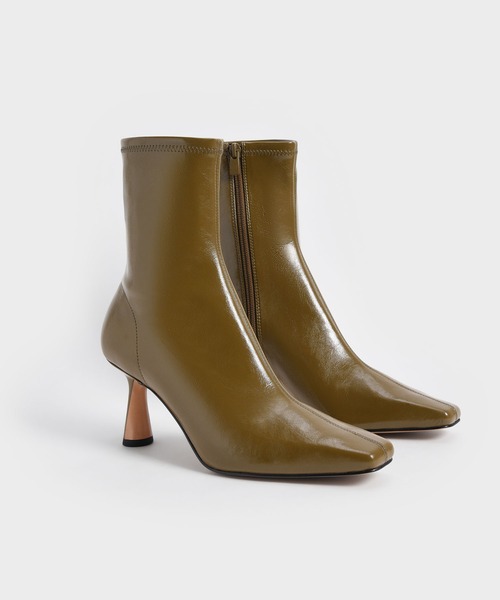 CHARLES & KEITH（チャールズ & キース）の「スカルプチャーヒール アンクルブーツ / Sculptural Heel Ankle Boots（ブーツ・レディース・ブラック/オリーブ・23cm/23.5cm/24.5cm/25cm/25.5cm/22.5cm）」の11枚目の写真
