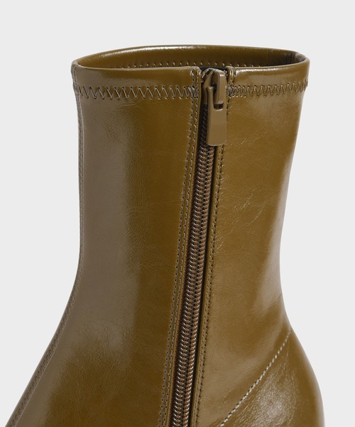 CHARLES & KEITH（チャールズ & キース）の「スカルプチャーヒール アンクルブーツ / Sculptural Heel Ankle Boots（ブーツ・レディース・ブラック/オリーブ・23cm/23.5cm/24.5cm/25cm/25.5cm/22.5cm）」の13枚目の写真