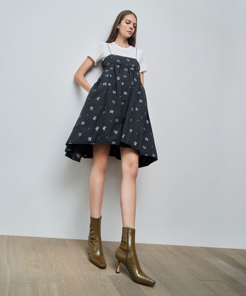 CHARLES & KEITH（チャールズ & キース）の「スカルプチャーヒール アンクルブーツ / Sculptural Heel Ankle Boots（ブーツ・レディース・ブラック/オリーブ・23cm/23.5cm/24.5cm/25cm/25.5cm/22.5cm）」の14枚目の写真