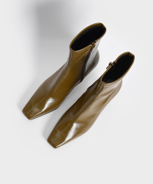 CHARLES & KEITH（チャールズ & キース）の「スカルプチャーヒール アンクルブーツ / Sculptural Heel Ankle Boots（ブーツ・レディース・ブラック/オリーブ・23cm/23.5cm/24.5cm/25cm/25.5cm/22.5cm）」の16枚目の写真