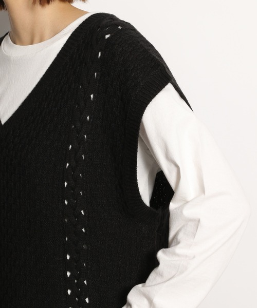niko and（ニコアンド）の「洗えるアミアミケーブルニットベスト