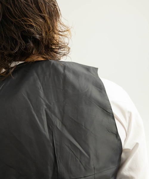 NYLAUS(ナイラス)の「ジャガード 格子柄 ベスト(ベスト・メンズ・ブラック×グレー/ネイビー×ホワイト・M/LL/L)」の4枚目の写真