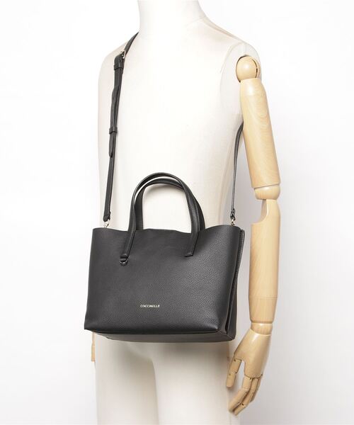 COCCINELLE(コチネレ)の「《COCCINELLE/コチネレ》MATINNE TOP(トートバッグ・レディース・スモークピンク/ブラック系その他/ブルー系その他・FREE)」の14枚目の写真