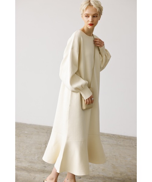 LIAN（リアン）の「マーメイドニットワンピース（ワンピース・レディース・アイボリー/ブラック/グレイッシュベージュ/ブラウン・FREE）」の2枚目の写真