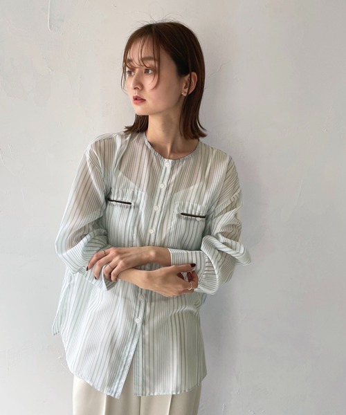 CLEIO（クレイオ）の「【CLEIO】シアーストライプクルーネックシャツ（シャツ/ブラウス・レディース・ライトグリーン/ラベンダー・FREE）」の2枚目の写真