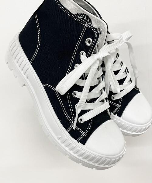 INGNI（イング）の「ハイカットトラックソールスニーカー（スニーカー・レディース・ブラック/アイボリー・L/S/M/LL）」の2枚目の写真