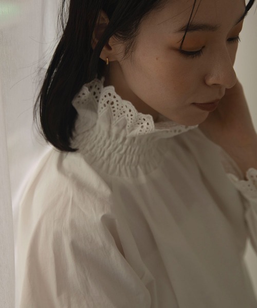 marjour(マージュール)の「VINTAGE LIKE LACENECK BLOUSE(シャツ/ブラウス・レディース・オフホワイト・M)」の4枚目の写真