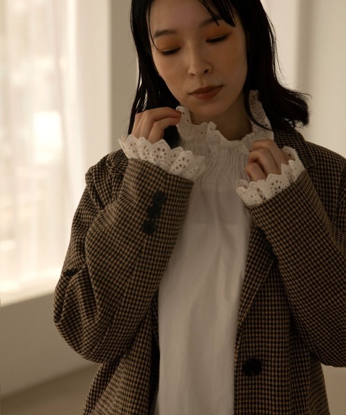 marjour(マージュール)の「VINTAGE LIKE LACENECK BLOUSE(シャツ/ブラウス・レディース・オフホワイト・M)」の5枚目の写真