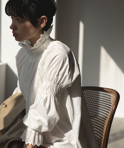marjour(マージュール)の「VINTAGE LIKE LACENECK BLOUSE(シャツ/ブラウス・レディース・オフホワイト・M)」の16枚目の写真