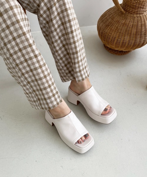 ORiental TRaffic（オリエンタルトラフィック）の「バルキーヒールミュールサンダル/21213（サンダル・レディース・ブラック/グリーン/ホワイト・S/M/L/LL/3L/SS）」の2枚目の写真