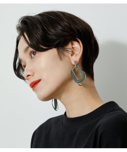 AZUL by moussy(アズールバイマウジー)の「MATTEMARBLE×METALHOOPEARRINGS(ピアス(両耳用)・レディース・グリーン系その他/ホワイト系その他・FREE)」の1枚目の写真