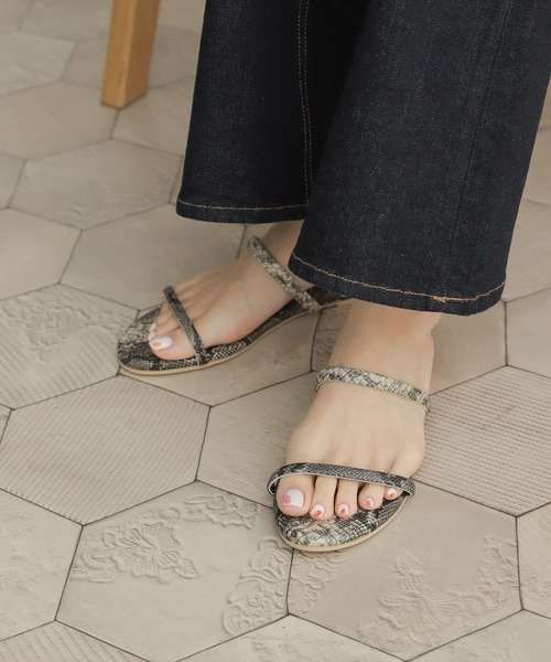 URBAN RESEARCH DOORS(アーバンリサーチドアーズ)の「ダブルストラップサンダル(サンダル・レディース・ホワイト系その他/ブラック/グレー系その他・36/37/38)」の11枚目の写真