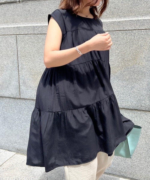 Chez toi(シェトワ)の「フレンチスリーブティアードチュニック(シャツ/ブラウス・レディース・ブラック/オフホワイト/ミント・FREE)」の2枚目の写真