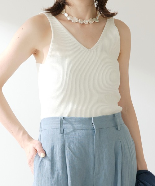 COLLAGE GALLARDAGALANTE(コラージュガリャルダガランテ)の「大人なフェミニン感を演出/ニットタンク(タンクトップ・レディース・ホワイト/レッド・FREE)」の13枚目の写真