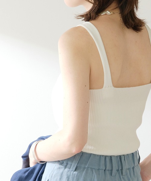 COLLAGE GALLARDAGALANTE(コラージュガリャルダガランテ)の「大人なフェミニン感を演出/ニットタンク(タンクトップ・レディース・ホワイト/レッド・FREE)」の5枚目の写真