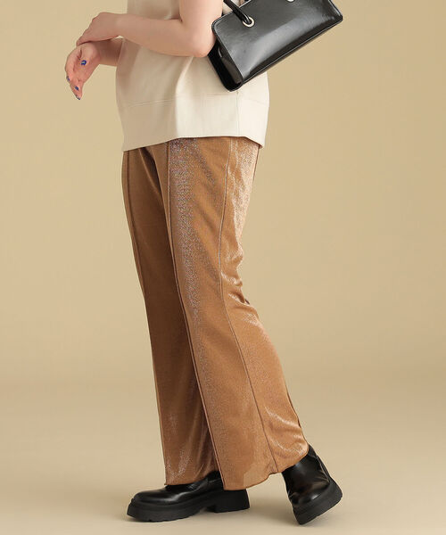 Ray BEAMS(レイビームス)の「Ray BEAMS / カット ラメ フレア パンツ(その他パンツ・レディース・ライトグレー/マスタード・1/0)」の2枚目の写真