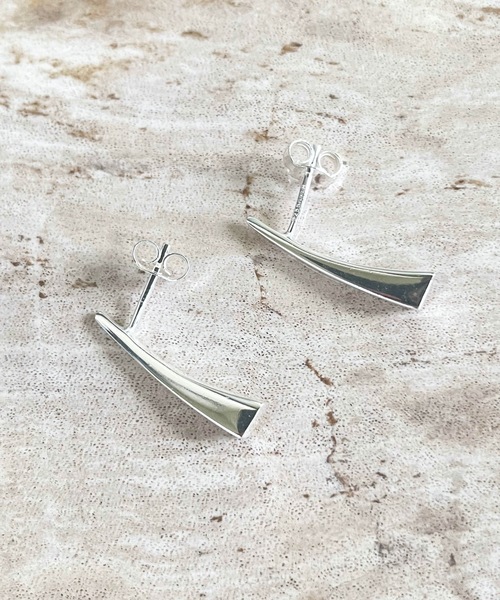 wiwa(ウィワ)の「wiwa:SILVER 925 TRIANGLE PIERCE/シルバー925 トライアングルピアス(ピアス(両耳用)・レディース・シルバー・FREE)」の3枚目の写真