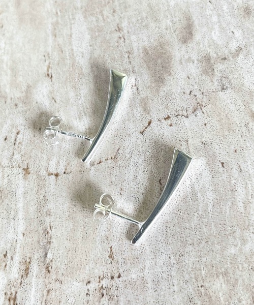 wiwa(ウィワ)の「wiwa:SILVER 925 TRIANGLE PIERCE/シルバー925 トライアングルピアス(ピアス(両耳用)・レディース・シルバー・FREE)」の2枚目の写真