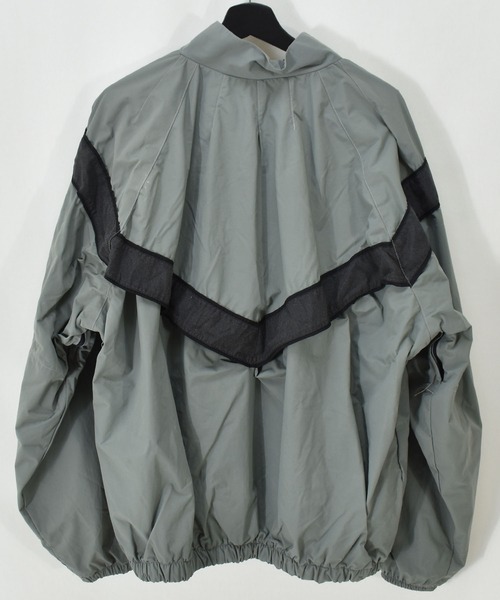 VINTAGE（ヴィンテージ）の「【ヴィンテージ古着】U.S.ARMY アメリカ軍 トレーニング ナイロンジャケット（ナイロンジャケット・メンズ・グレー・LARGE）」の2枚目の写真