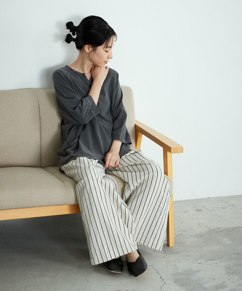 ONIGIRI（オニギリ）の「2WAY スクエアトゥ　フラットシューズ（パンプス・レディース・レッド/ブラウン/ブラック/ベージュ・23.5cm/24.5cm）」の5枚目の写真