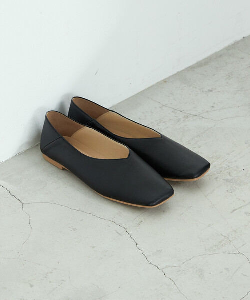 ONIGIRI（オニギリ）の「2WAY スクエアトゥ　フラットシューズ（パンプス・レディース・レッド/ブラウン/ブラック/ベージュ・23.5cm/24.5cm）」の6枚目の写真