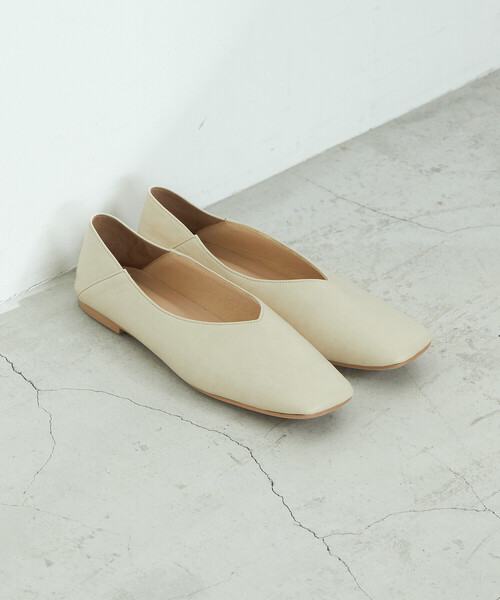 ONIGIRI（オニギリ）の「2WAY スクエアトゥ　フラットシューズ（パンプス・レディース・レッド/ブラウン/ブラック/ベージュ・23.5cm/24.5cm）」の7枚目の写真