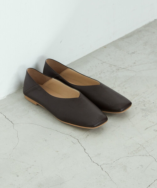 ONIGIRI（オニギリ）の「2WAY スクエアトゥ　フラットシューズ（パンプス・レディース・レッド/ブラウン/ブラック/ベージュ・23.5cm/24.5cm）」の8枚目の写真