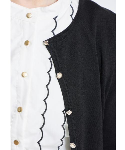 tocco closet(トッコ クローゼット)の「パール釦UVカット加工カーディガン(カーディガン/ボレロ・レディース・ボルドー/ブラック/オフホワイト・M)」の4枚目の写真