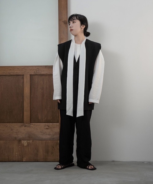 lawgy(ラウジー)の「V neck short gilet(ベスト・レディース・ブラック/アイボリー/キャメル・FREE)」の15枚目の写真