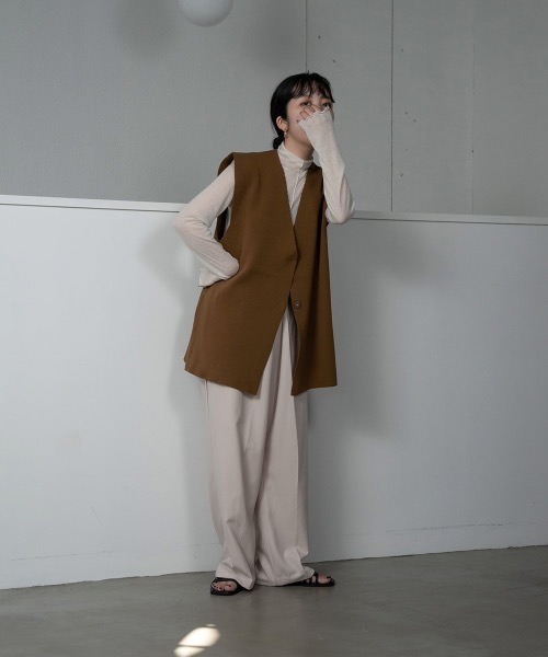 lawgy(ラウジー)の「V neck short gilet(ベスト・レディース・ブラック/アイボリー/キャメル・FREE)」の13枚目の写真