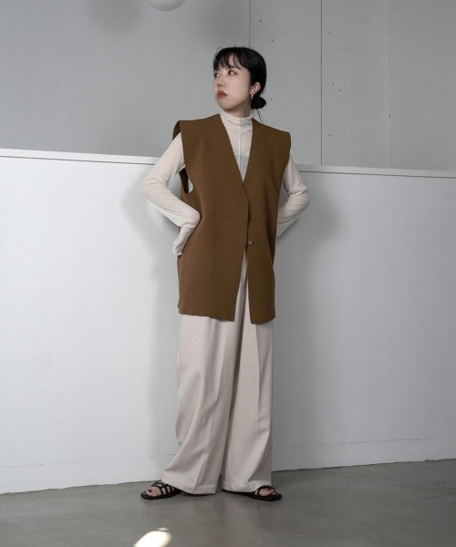 lawgy(ラウジー)の「V neck short gilet(ベスト・レディース・ブラック/アイボリー/キャメル・FREE)」の17枚目の写真