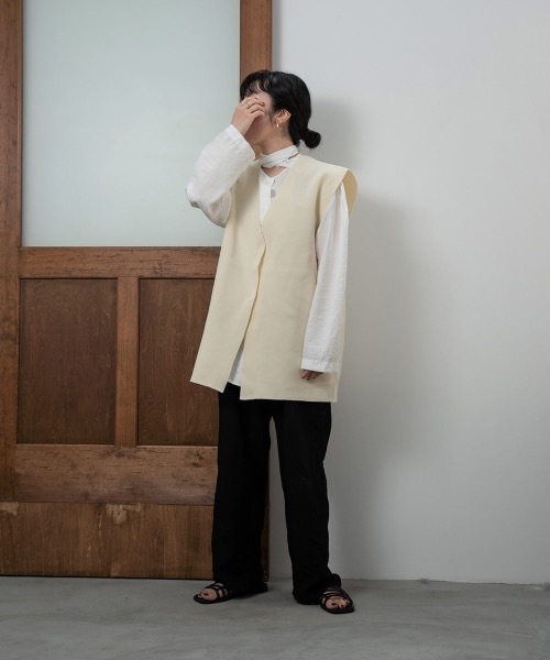 lawgy(ラウジー)の「V neck short gilet(ベスト・レディース・ブラック/アイボリー/キャメル・FREE)」の12枚目の写真