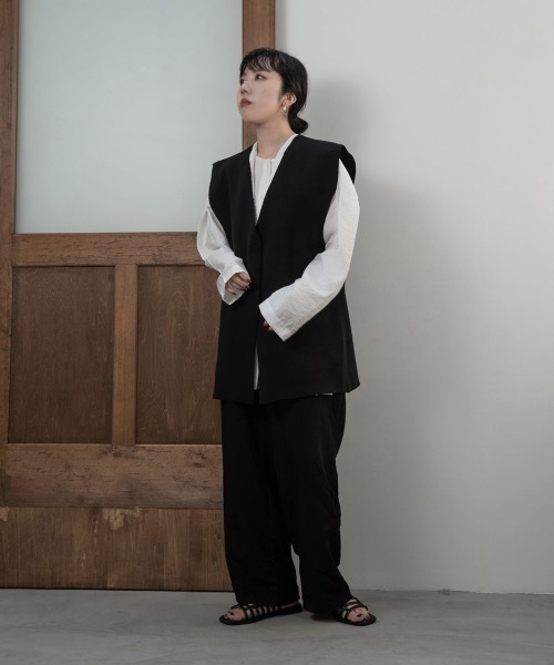 lawgy(ラウジー)の「V neck short gilet(ベスト・レディース・ブラック/アイボリー/キャメル・FREE)」の20枚目の写真
