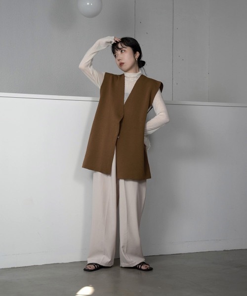 lawgy(ラウジー)の「V neck short gilet(ベスト・レディース・ブラック/アイボリー/キャメル・FREE)」の14枚目の写真