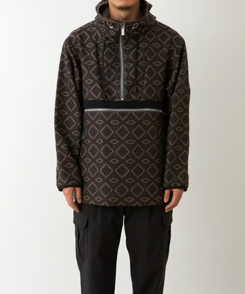 WHITE MOUNTAINEERING（ホワイトマウンテニアリング）の「WM×PENDLETON JAQUARD ANORAK（ミリタリージャケット・メンズ・ベージュ/チャコール・1）」の8枚目の写真