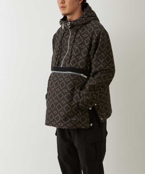 WHITE MOUNTAINEERING（ホワイトマウンテニアリング）の「WM×PENDLETON JAQUARD ANORAK（ミリタリージャケット・メンズ・ベージュ/チャコール・1）」の6枚目の写真